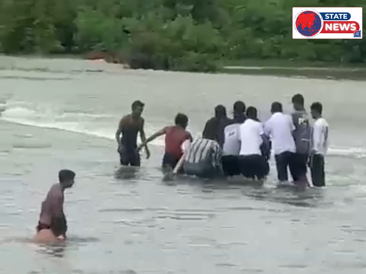 लोनी बांध सूती का बढ़ा जलस्तर, जवा–शंकरगढ़ मुख्य मार्ग जलमग्न