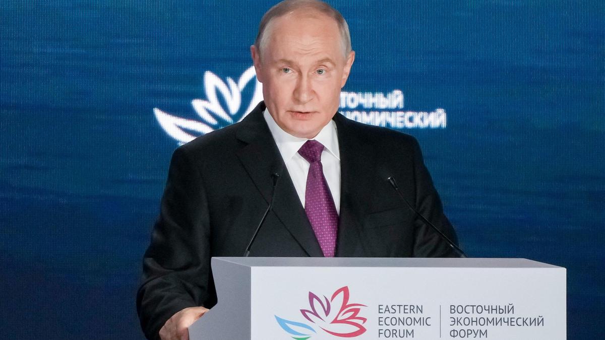 Putin Sees Peace Deal Hope, But Ukrainian Airspace Alert Complicates Talks