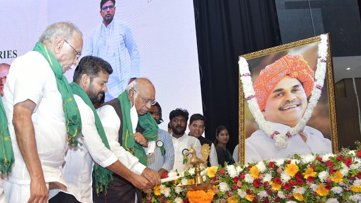Telangana CM Revanth Rallies for United Front to Make Rahul Gandhi PM, Honor YSR’s Legacy