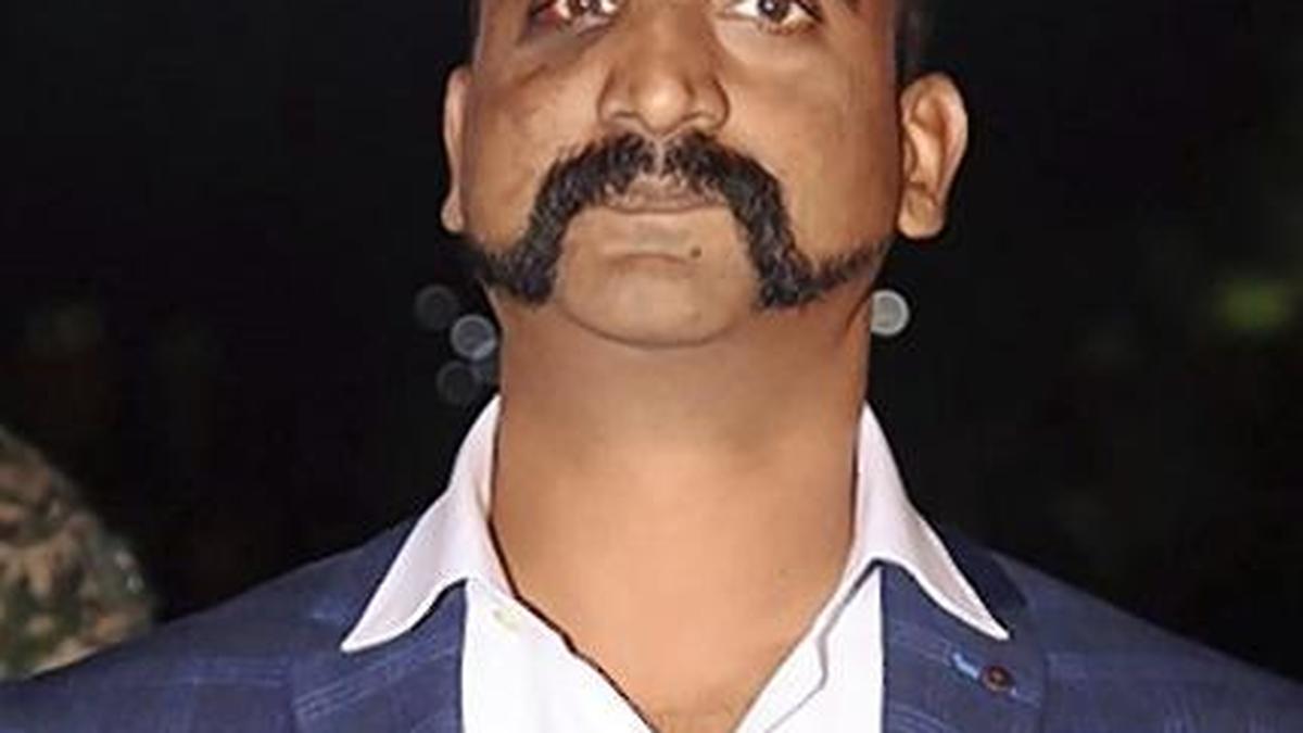 Leaders Celebrate Abhinandan's Heroic Valor in Inspiring Tribute Ceremony