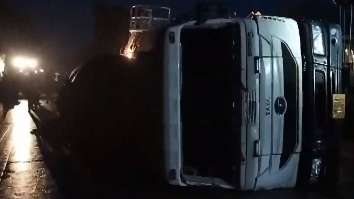 Tragic Collision in Rewa: Bus-Truck Crash Leaves 5 Dead, 30 Injured
