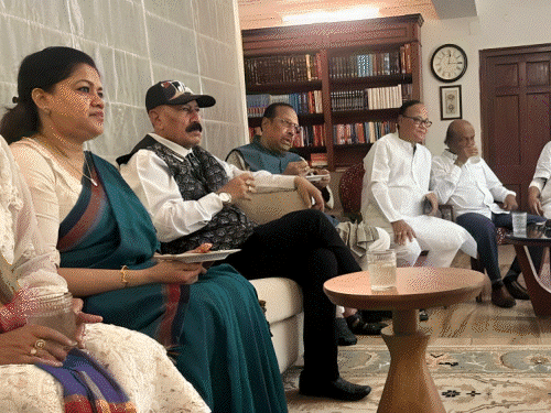 अभिषेक बनर्जी की शिकायत पर लोकसभा स्पीकर का फैसला: TMC बागी 22 सितंबर तक जवाब देंगे