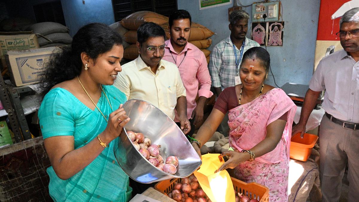 Tamil Nadu Launches Onion Sales at ₹35/kg in Fair Price Shops to Aid Consumers