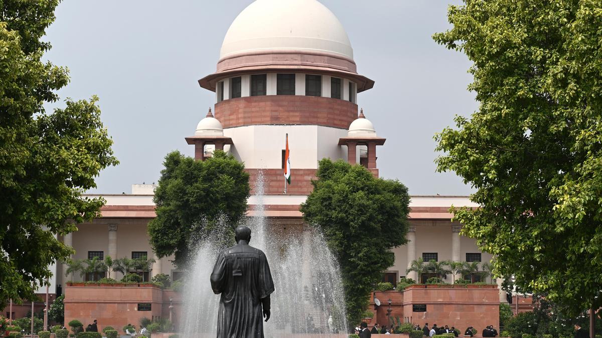 Supreme Court Questions Perks for Judges Resigning to Avoid Removal, Issues Notice to Centre
