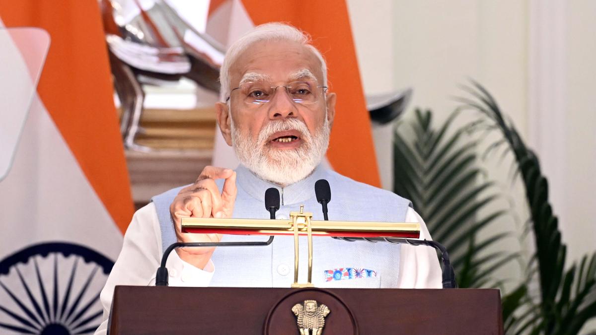 PM Urges Auto Industry to Pave Bold Path Towards Developed India Vision 2047