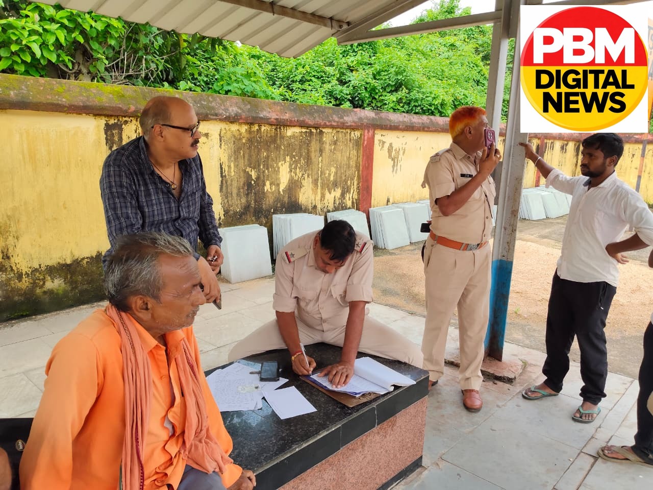 🚨*BREAKING NEWS! जामताड़ा रेलवे स्टेशन पर दर्दनाक हादसा: रांची से परिजनों का इलाज करवाकर पाटलिपुत्र एक्सप्रेस से लौट रहे 18 वर्षीय छात्र की ट्रेन से गिरकर मौत, दो टुकड़ों में बंटा शव*