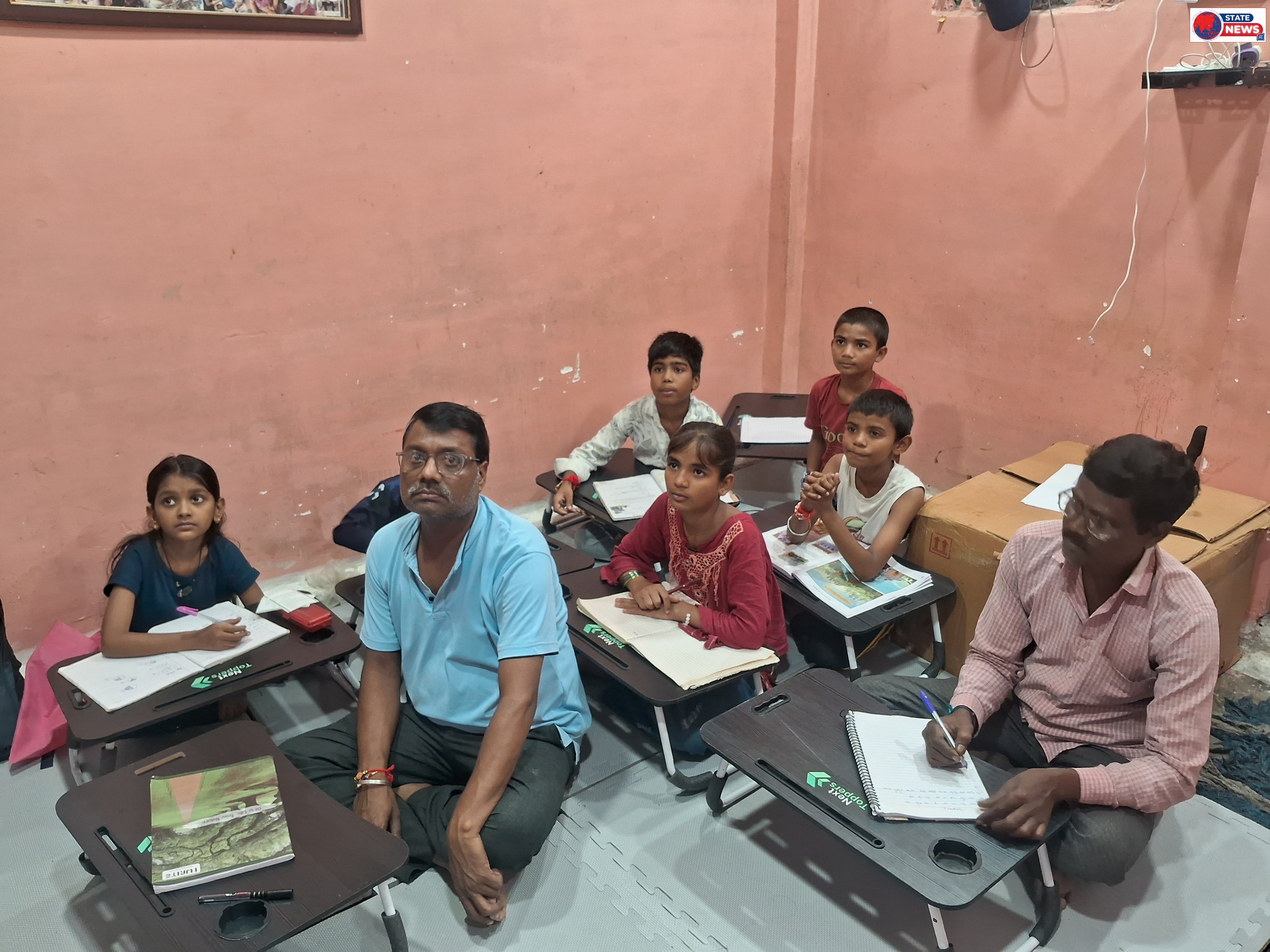 नेस्ट टॉपर कोचिंग ने गुरूकुल केंद्र मैं  बच्चों के साथ मनाया रक्षा बंधन मनाया गया नामदेव विकास पारिषद जवाहर चौक भोपाल 