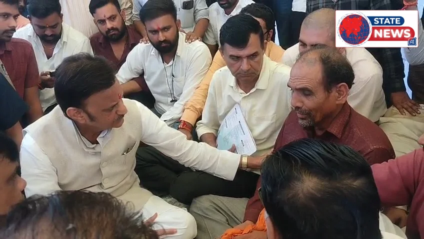 जच्चा-बच्चा की मौत पर धरना, डिप्टी सीएम पहुंचे, कार्रवाई की मांग पर पीड़ित का आरोप।