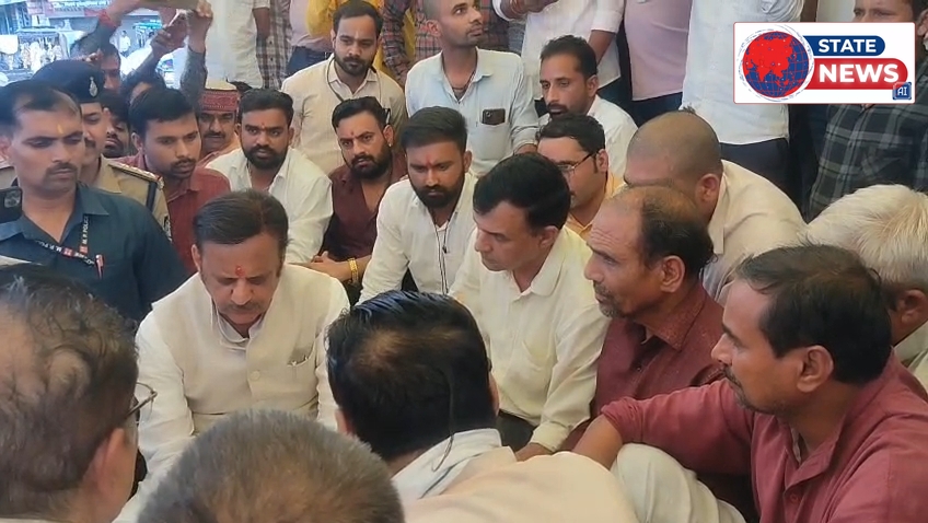 जच्चा-बच्चा की मौत पर धरना, डिप्टी सीएम पहुंचे, कार्रवाई की मांग पर पीड़ित का आरोप।
