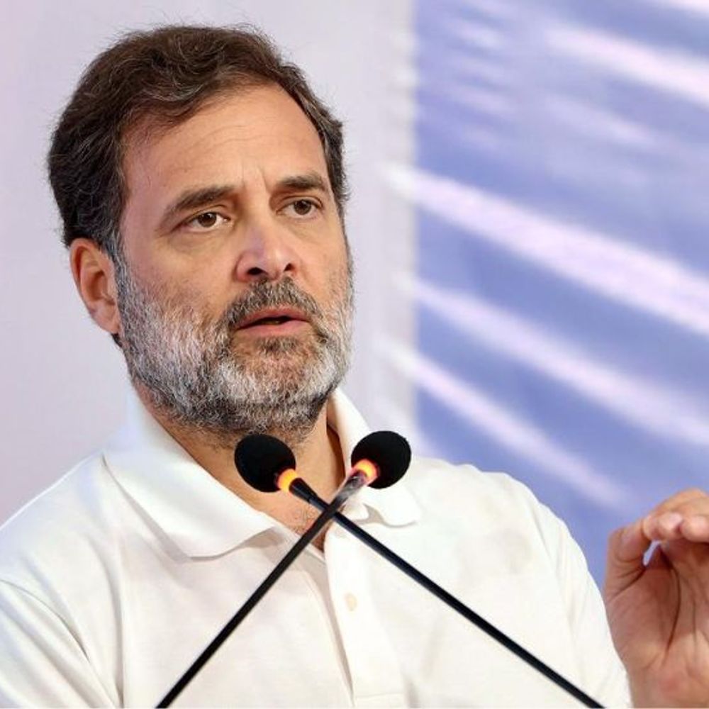 राहुल गांधी का जंतर-मंतर प्रदर्शन में छात्रा को समर्थन, आरोपी बचाने का आरोप