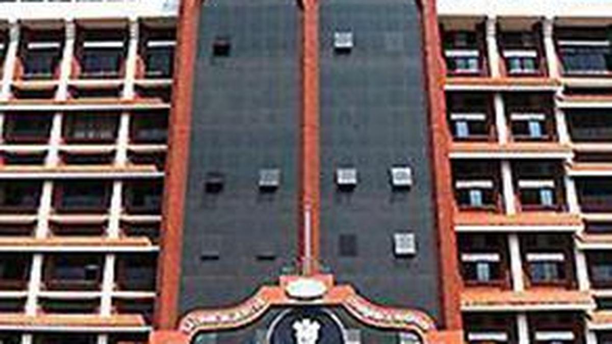 Kerala High Court Halts Single Bench Orders in Cashew Import Scam Case
