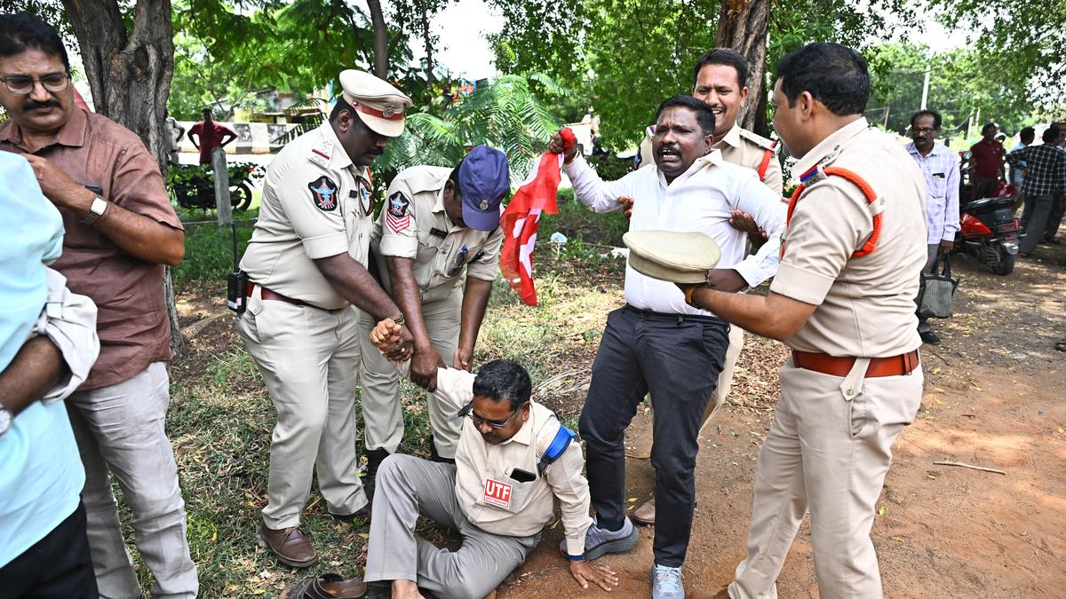 Andhra Teachers Protest Intensifies Over Mandatory TET for In-Service Educators