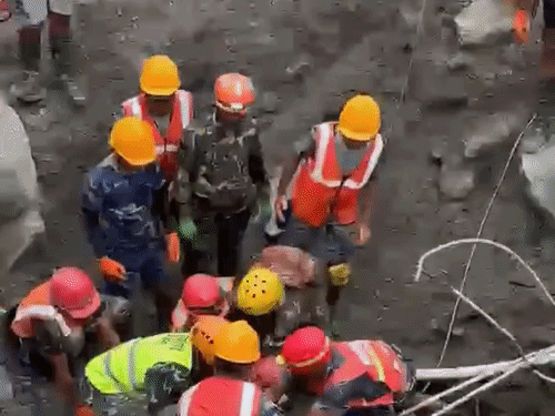 सुरंग से 9 दिन बाद जिंदा निकले 2 मजदूर, 40 अब भी लापता