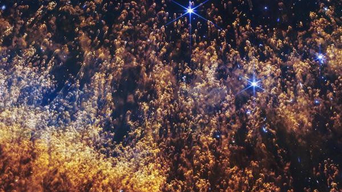 Dark Matter May Sustain Tiny Black Holes Inside Stars, New Study Reveals