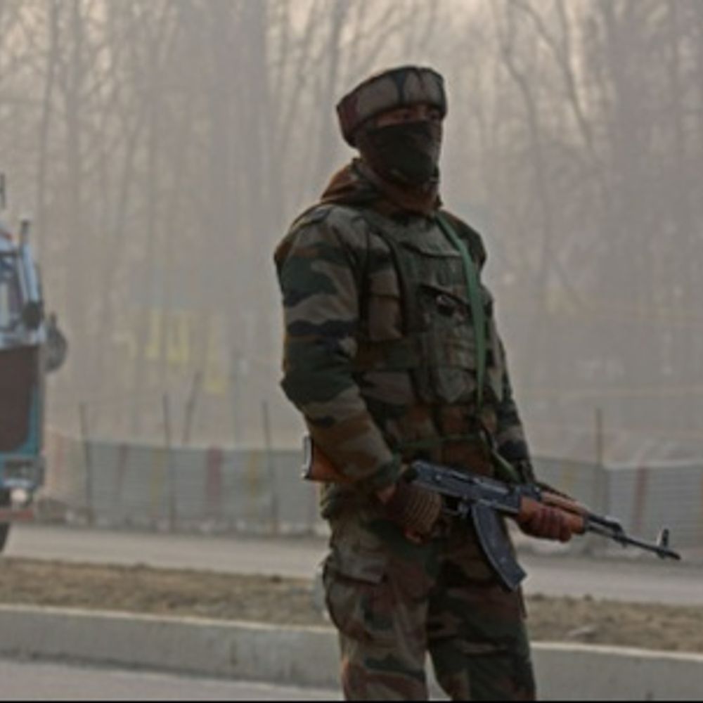 बडगाम में आतंकियों के खिलाफ सेना का ऑपरेशन जारी, एक आतंकी ढेर, AK राइफल बरामद