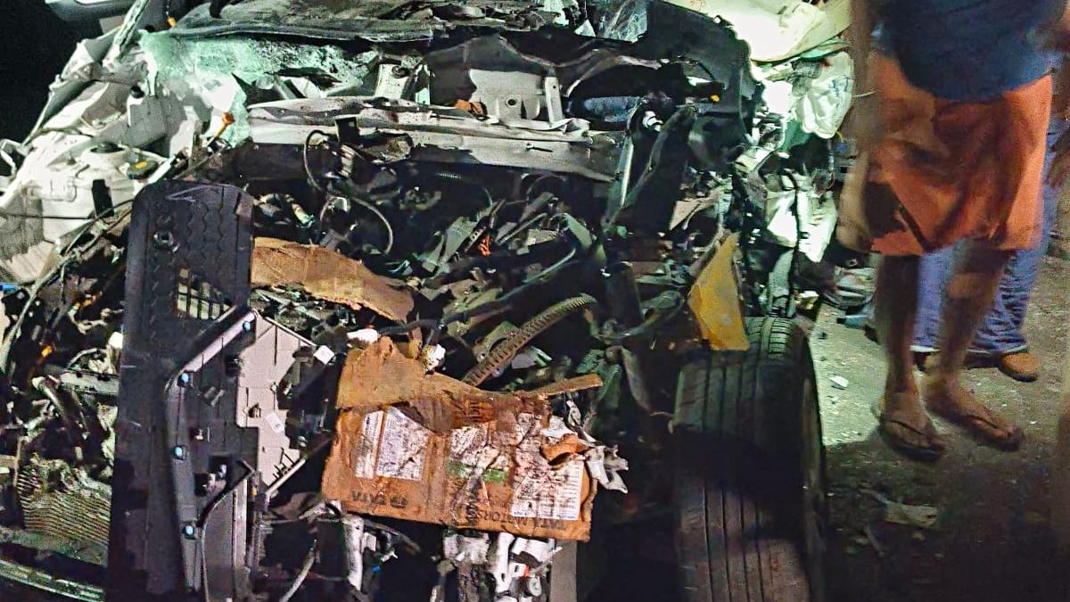 Tragic Collision on NH 66 in Thrissur: Car Hits Parked Lorry, Killing Eight
