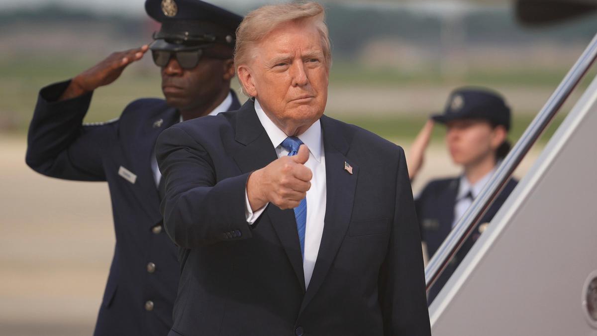 Trump Dismisses Iran Conflict as 'Small Potatoes,' Aligns with Vance in Downplaying War Concerns