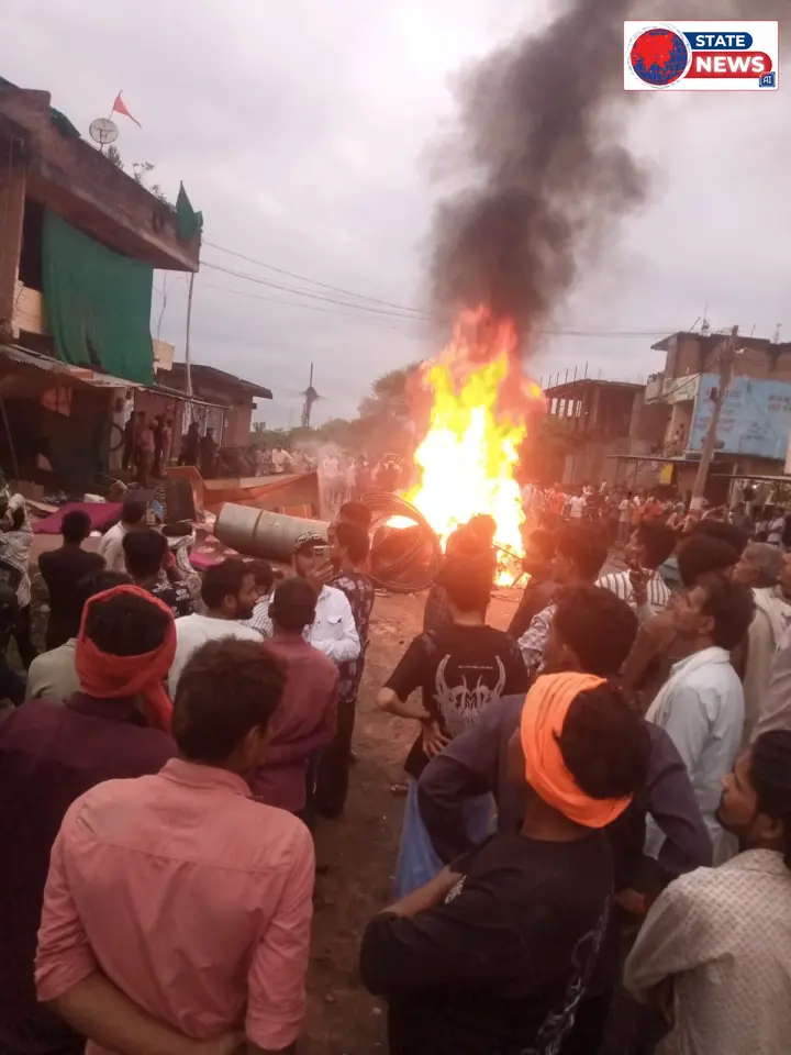 बालाजी मंदिर में प्रतिमा पर कुल्हाड़ी से हमला, 4 घंटे तक चक्काजाम