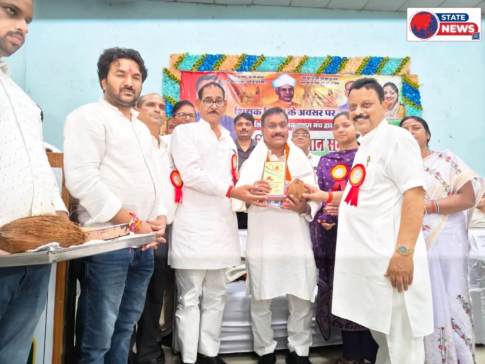 गुरुओं के सम्मान में सजा बैढ़न, कमलेश्वर पटेल ने शिक्षकों का किया अभिनंदन