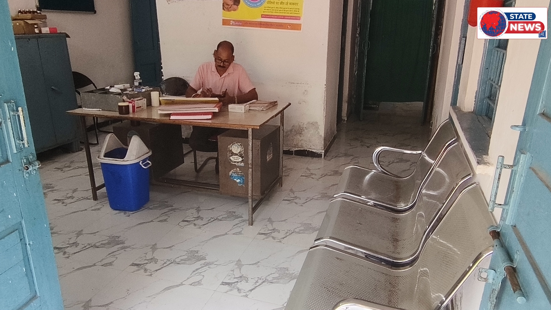 प्राथमिक स्वास्थ्य केंद्र हैदरपुर में डॉक्टर की जॉइनिंग आदेश हुआ किंतु डॉक्टर आज तक प्राथमिक स्वास्थ्य केंद्र में नहीं आया ग्रामीणों का कहना