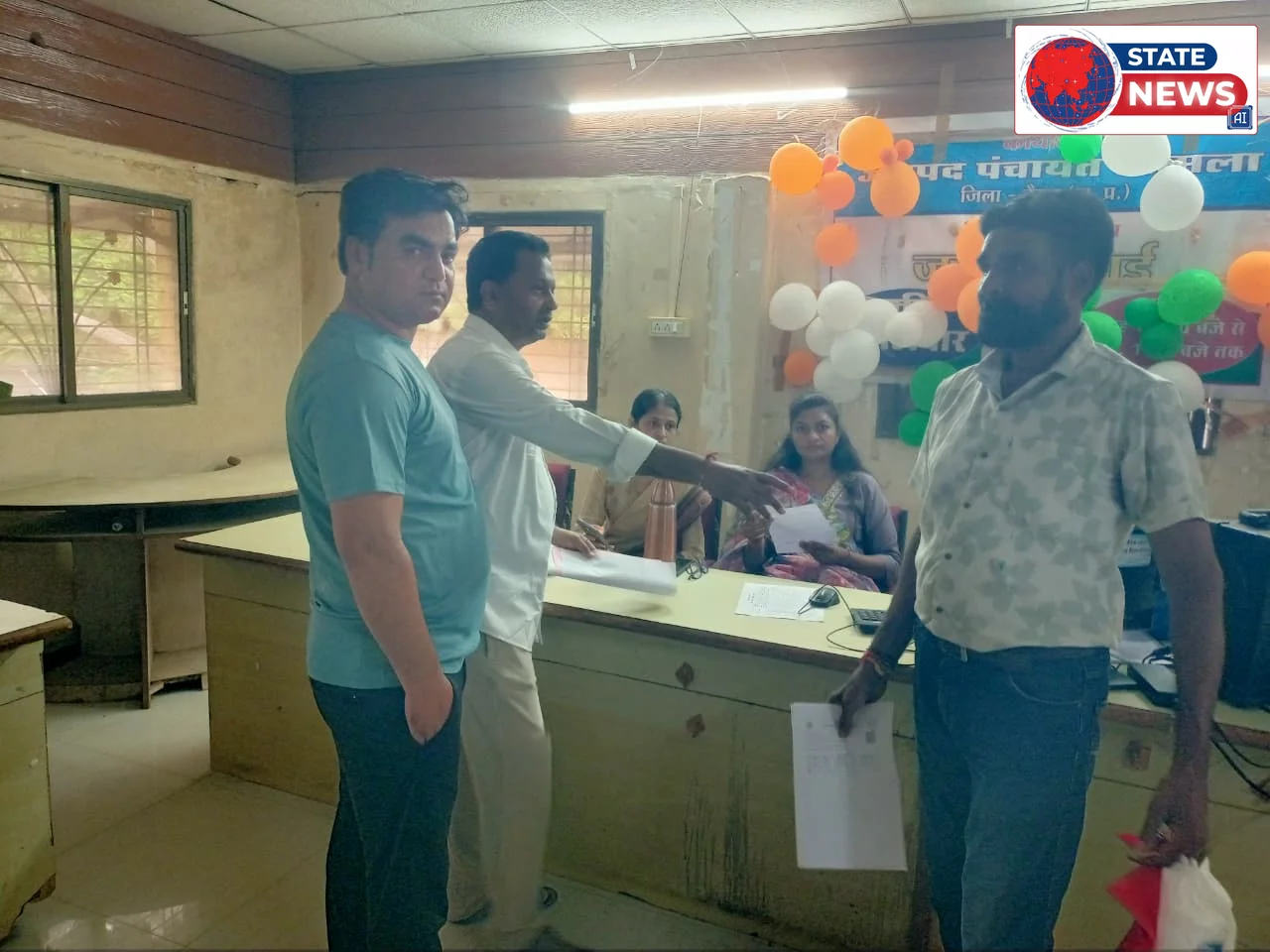 एसिड अटैक में मृत युवती के परिवार को आर्थिक सहायता दिलाने की मांग