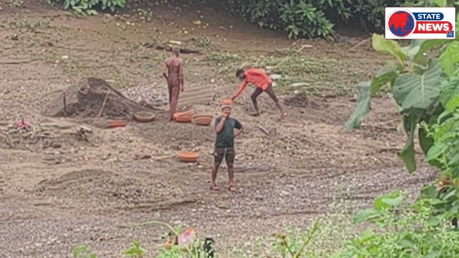 रेत माफिया हुए बेखौफ दिन दहाड़े नदियों से रेत का अवैध उत्खनन