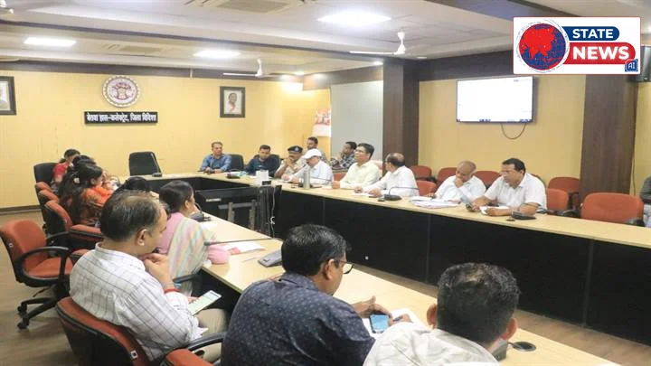 विदिशा में सीएम हेल्पलाइन और लंबित आवेदनों के निराकरण की समीक्षा