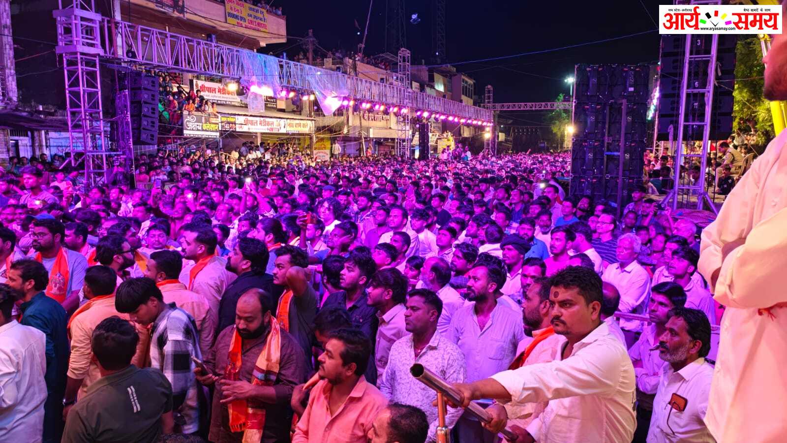 Jabalpur News: दादा दरबार बस स्टैंड पर गूंजा श्रीकृष्ण जन्माष्टमी का उल्लास, घुघरी-बिलहरी की टीम ने जीती 1 लाख की मटकी फोड़ प्रतियोगिता