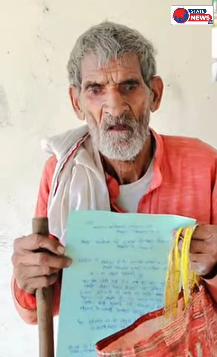 4 वर्ष से गरीब वृद्ध लगा रहा कलेक्ट्रेट के चक्कर पेंशन के लिए