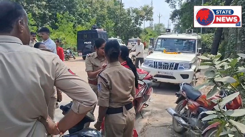 प्रशासन पर दबाव बनाने के लिए निजी नर्सिंग होम की जांच पड़ताल करने पहुंचे कथित नेताओं को पुलिस ने किया डिटेन, दी समझाइश, और फिर किया रिहा, प्