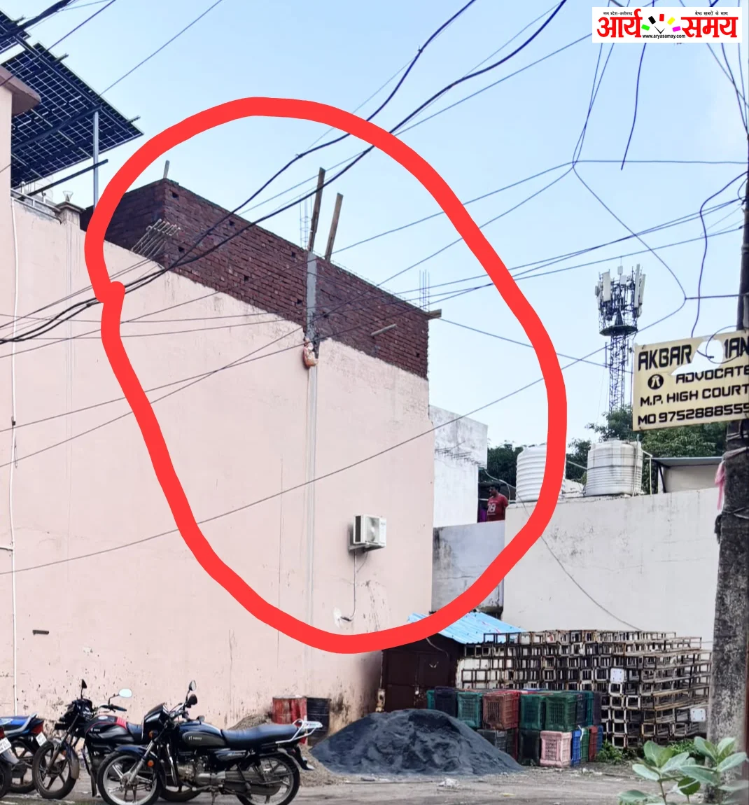 Jabalpur News: कैंट में बेखौफ अवैध निर्माण, सदर बाजार से लेकर बंगला क्षेत्रों में दबंग तान रहे बहुमंजिला इमारतें 