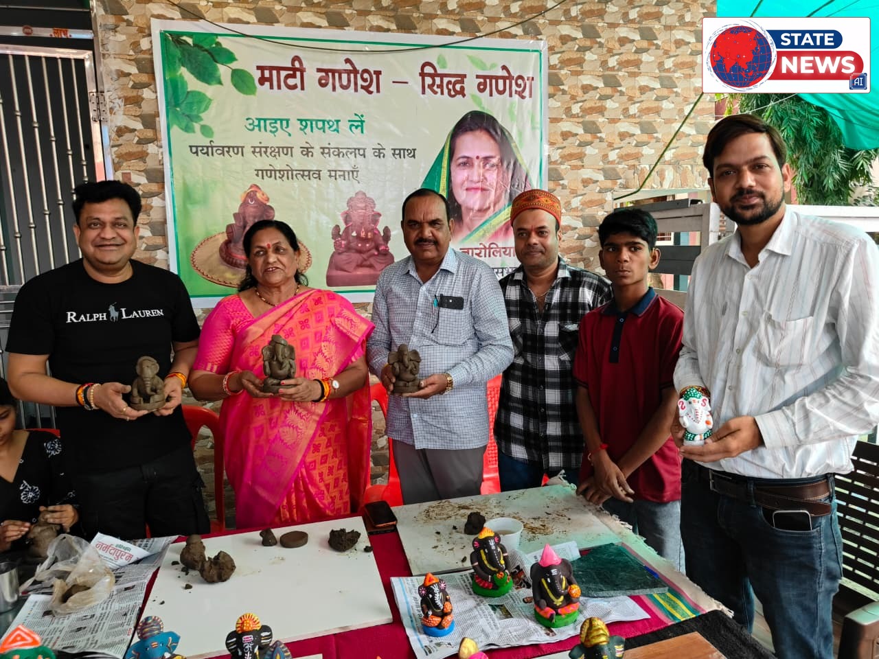 दिव्यांग विद्यार्थियों संग माटी से बनाए गणेश