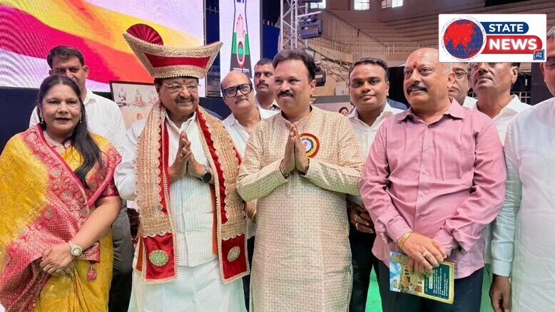 ब्राम्ही लिपि के सम्मान से जागी संस्कृति की अलख, मंत्री कैलाश विजय वर्गीय एवं तुलसी सिलावट ने लिया गुरुदेव का आशीर्वाद 