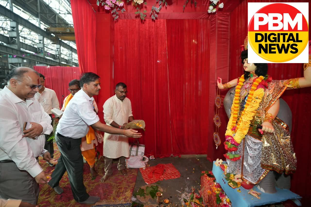 🔥**चिरेका में आस्था एवं उल्लास के साथ विश्वकर्मा पूजा का आयोजन  
**महाप्रबंधक श्री मोहित चंद्रा द्वारा विभिन्न शॉप में पूजा-अर्चना**