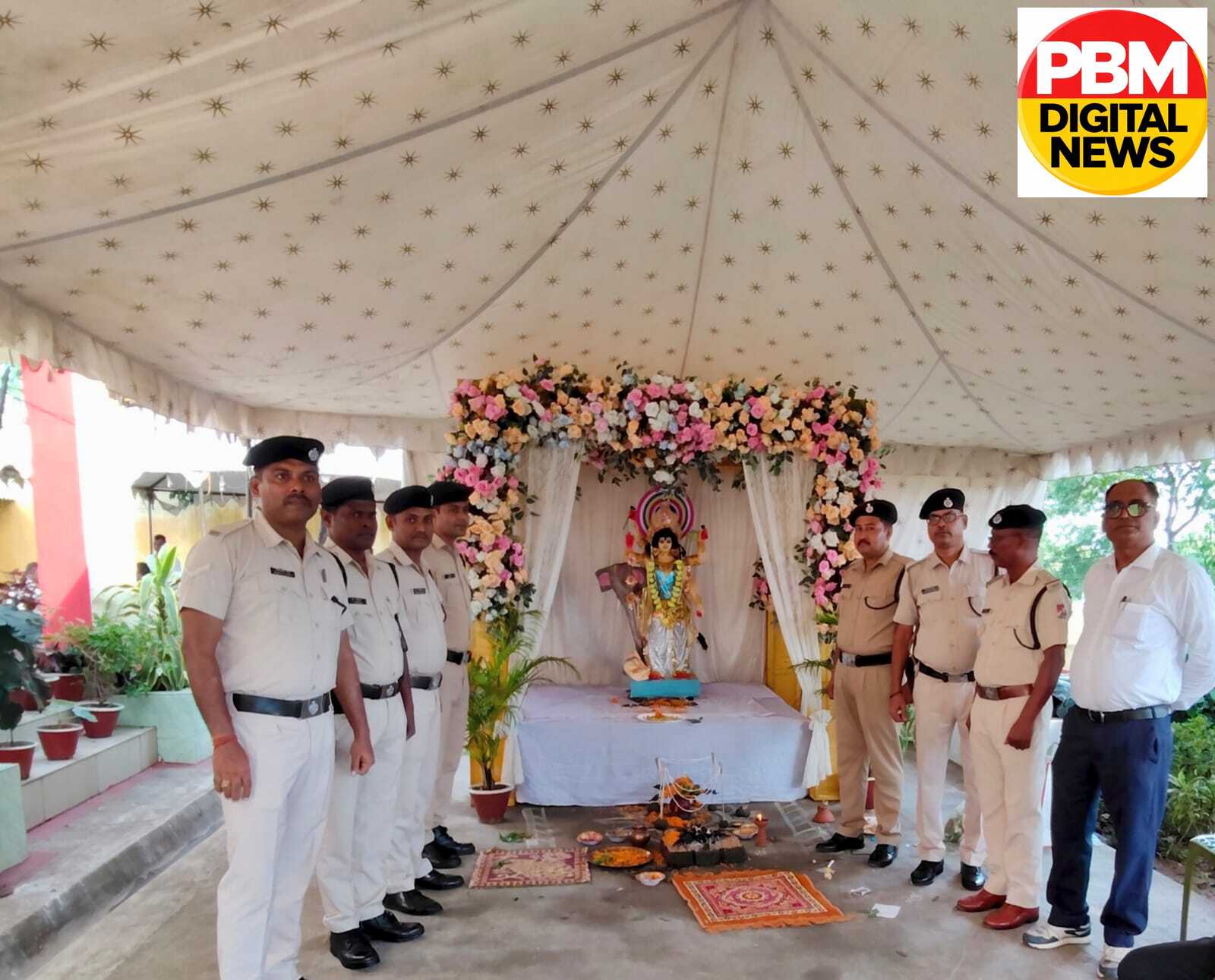 📍*चित्तरंजन में श्री श्री विश्वकर्मा पूजा की धूम: RPF/AW-Coy (CLW) परिसर में भव्य भोग प्रसाद का आयोजन*