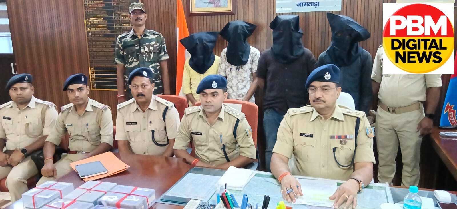 🚨*ब्रेकिंग | जामताड़ा पुलिस का बड़ा साइबर क्रैकडाउन, ₹2.20 लाख नगद समेत 13 मोबाइल जब्त, गैस बिल और बैंक फ्रॉड का जाल तोड़ा*