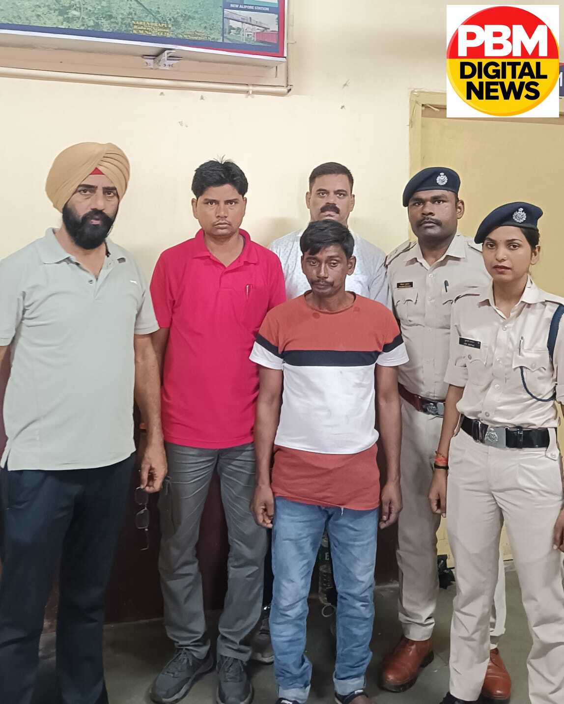 🚨*बालीगंज रेलवे स्टेशन पर RPF की बड़ी कार्रवाई: चोरी के दो स्मार्टफोन्स के साथ शातिर चोर गिरफ्तार, BNSS नियमों के तहत हुई वीडियोग्राफी*