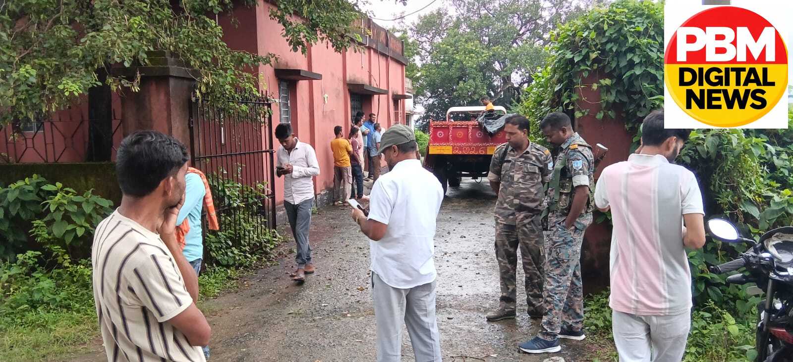 🚨*BREAKING NEWS | ​जामताड़ा में भीषण सड़क हादसा: करमाटांड़-मदनकट्टा रोड पर मवेशी लदी बोलेरो पलटी, 2 लोगों की दर्दनाक मौत; 3 मवेशियों ने भी तोड़ा दम*