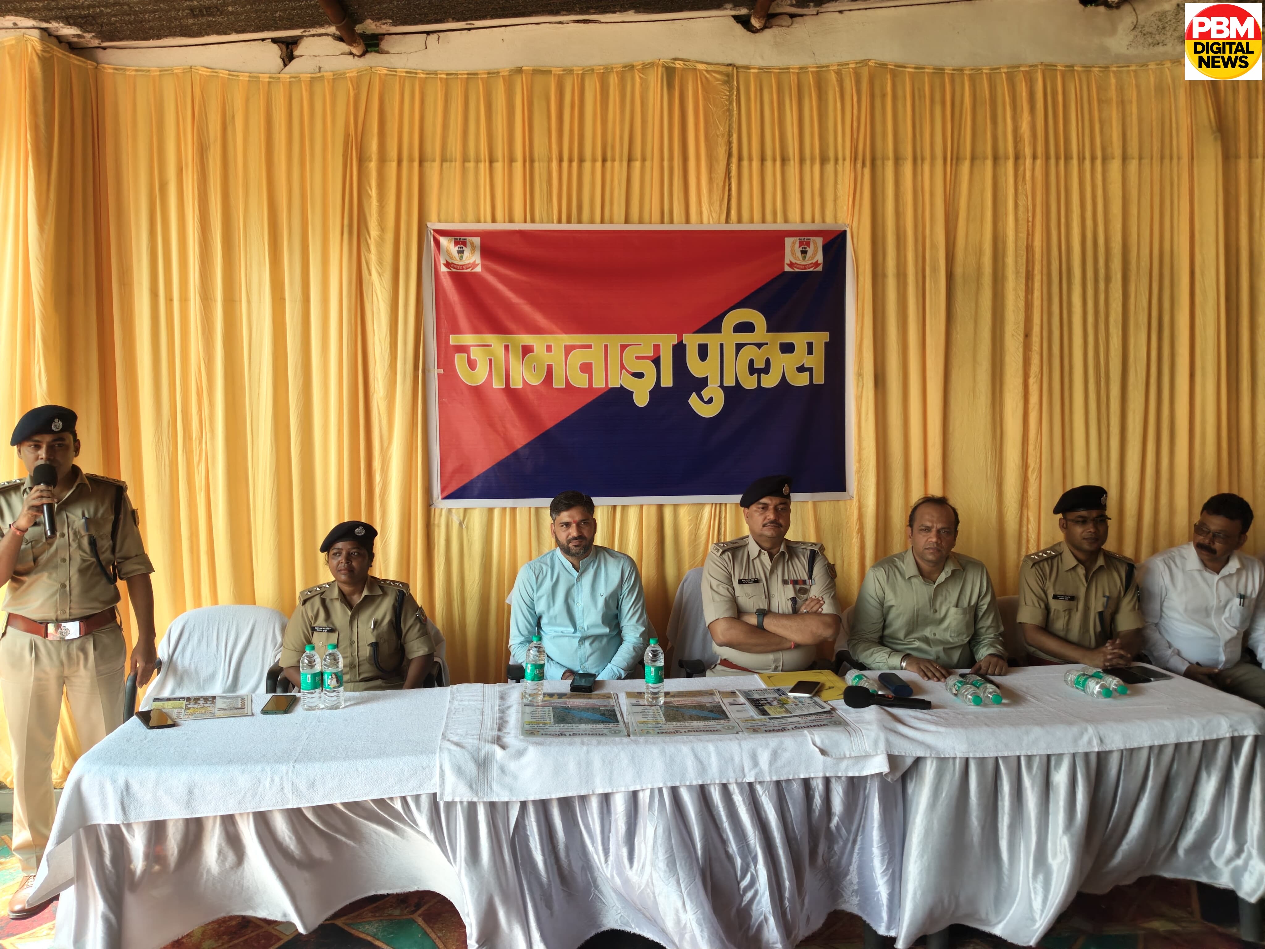 🚨*जामताड़ा में सुरक्षा व्यवस्था को सुदृढ़ करने के लिए 'बीट पुलिसिंग व्यवस्था' का शुभारंभ; उपायुक्त और पुलिस अधीक्षक ने संयुक्त रूप से किया उद्घाटन*