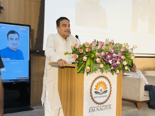 गडकरी का बयान: मीडिया की विश्वसनीयता संकट में, लोकतंत्र के लिए निष्पक्षता जरूरी