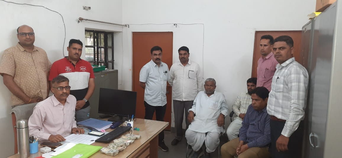 PWD के XEN सहित 3 गिरफ्तार, 4.04 लाख की रिश्वत लेते ACB ने दबोचा
