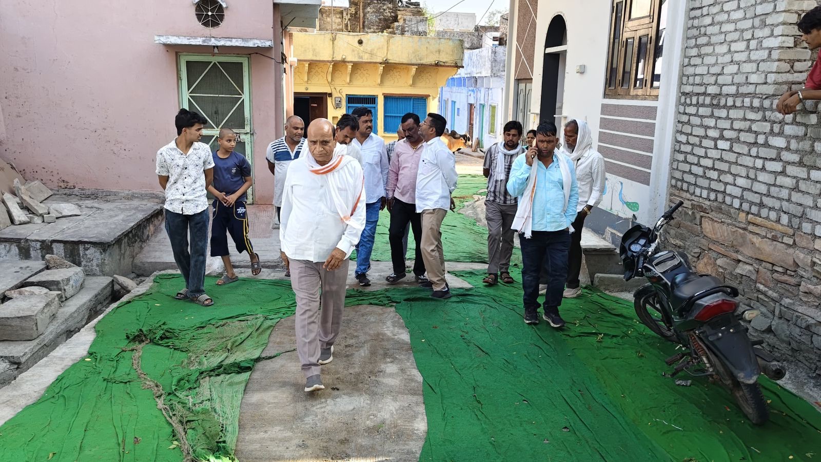 विधायक गोपाल खंडेलवाल का बिजोलिया में औचक निरीक्षण, खराब सड़क निर्माण पर ठेकेदार को फटकार