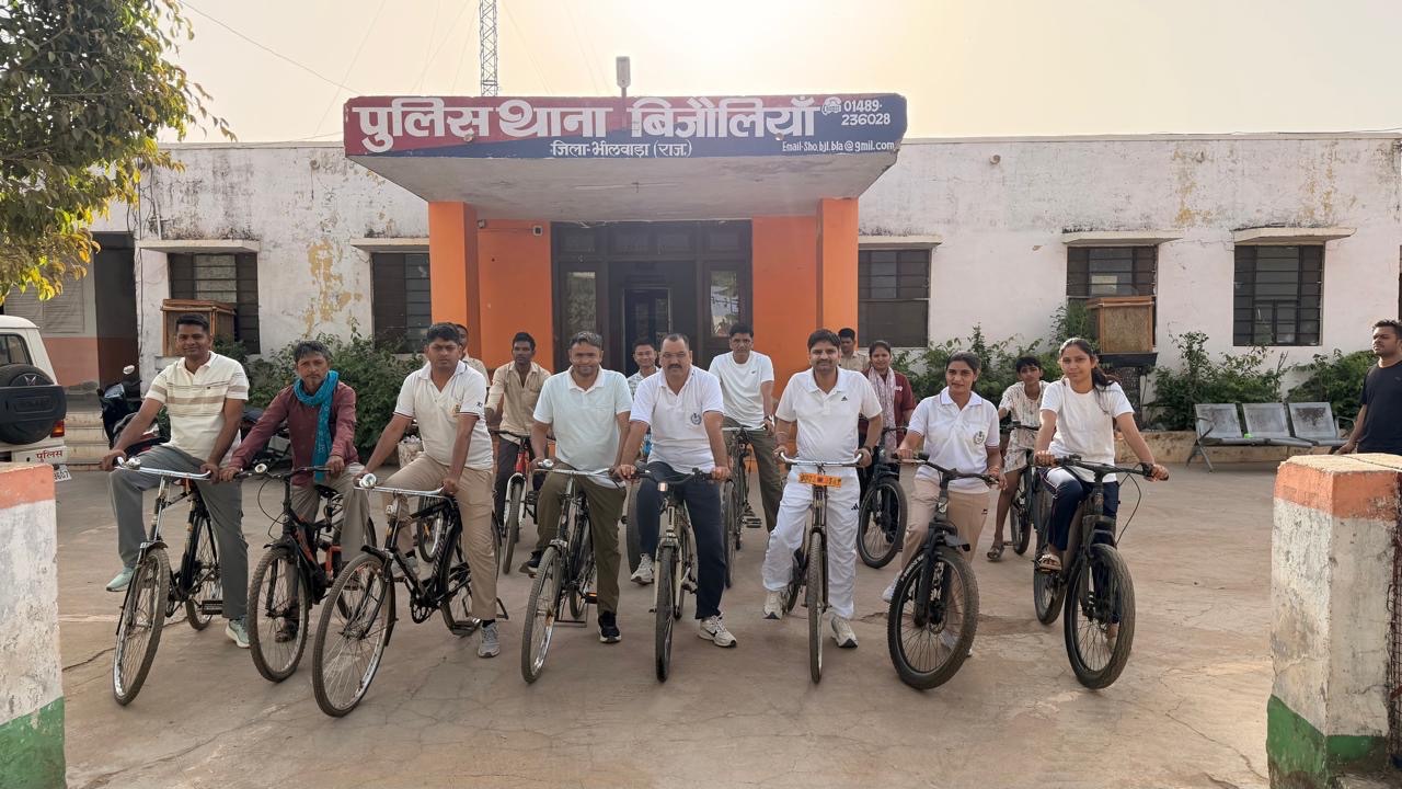 सुबह-सुबह सड़कों पर दौड़ी साइकिलें, पुलिस के साथ लोगों ने दिया फिटनेस का संदेश