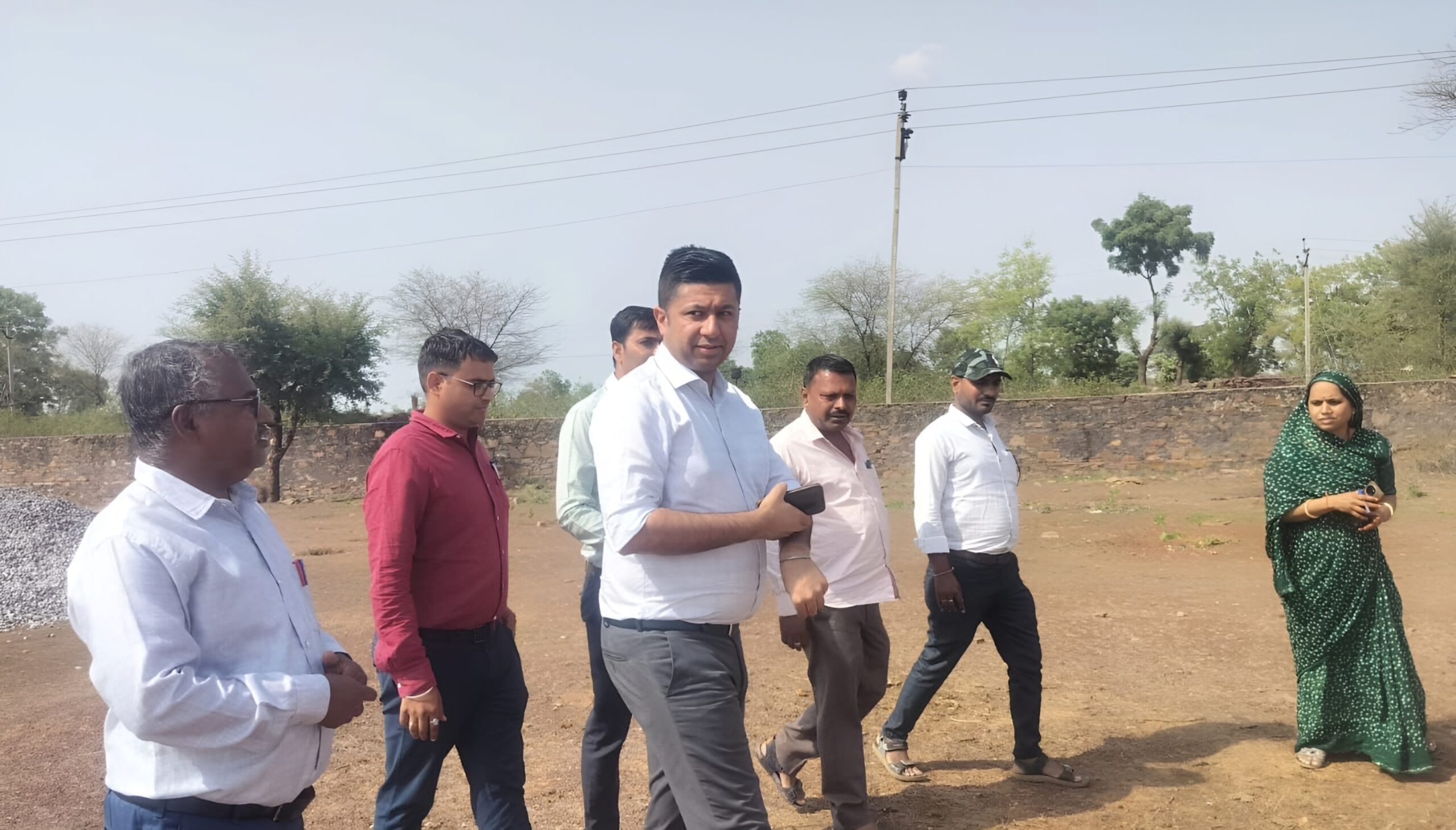 विकास कार्यों की हकीकत जानने बिजोलिया के गांवों में पहुंचे कलेक्टर, वाटिका से आंगनबाड़ी तक परखी व्यवस्थाएं
