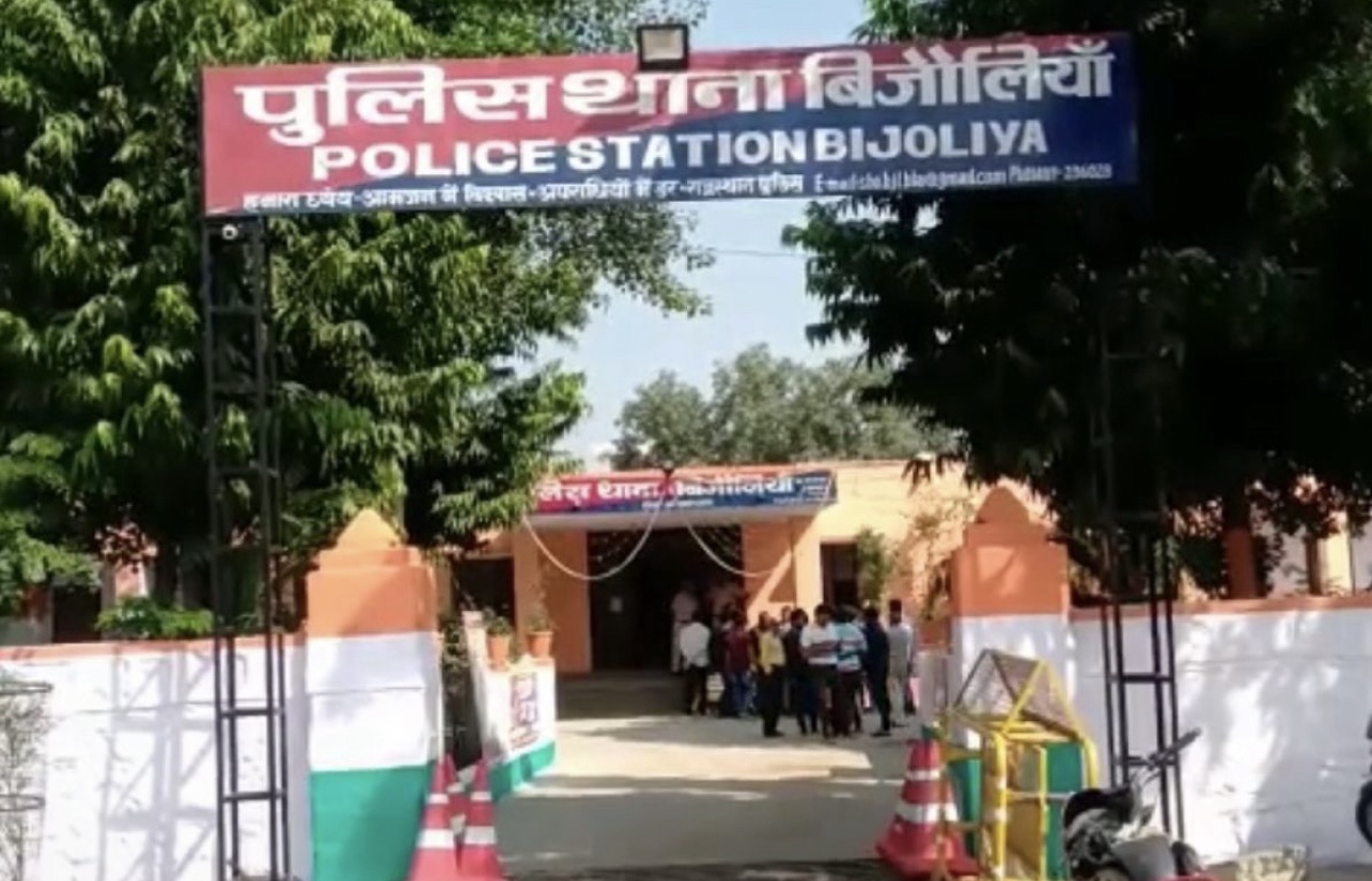 दर्शन के बहाने तिलस्वा महादेव बुलाया, होटल में दुष्कर्म , ब्लैकमेलिंग से परेशान महिला ने खोला राज