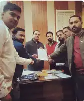 ठंड से राहत के लिए अलाव की मांग, जागरूक युवाओं ने सौंपा ज्ञापन