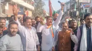 इंदौर की दूषित जल आपूर्ति से मौतें: बंडा में कांग्रेस का जोरदार विरोध प्रदर्शन