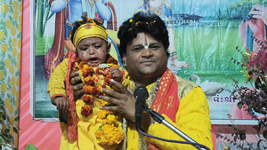  कृष्ण जन्म प्रसंग में लोगों ने पहुंच का धर्मलाभ अर्जित किया 