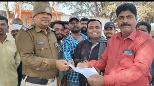जबलपुर/मझौली: ग्राम पंचायत बनखेड़ी में महिलाओं का अवैध शराब के खिलाफ प्रदर्शन