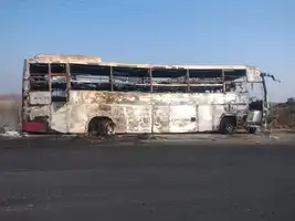 चलती बस में लगी आग
